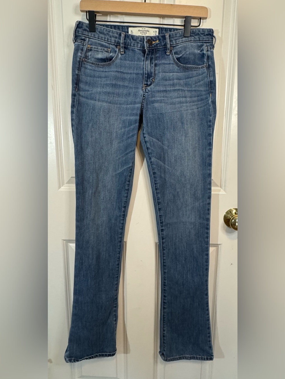 Abercromie & Fitch Women’s Skinny Boot size 6 long, medium wash Y2K